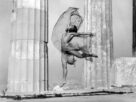Έλλη Σουγιουλτζόγλου-Σεραϊδάρη (Nelly’s) Η Ρωσίδα χορεύτρια Elizaveta (Lila) Nikolska στην Ακρόπολη, Νοέμβριος 1930 © Μουσείο Μπενάκη/Φωτογραφικά Αρχεία